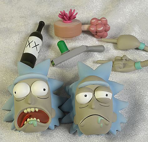 Diy Rick And Morty Crafts, Rick And Morty Clay Art, Pickle Rick Clay, Clay Pickle Rick, Rick And Morty Ashtray, Rick And Morty Figures, Adventure Time Crafts, Clay Lamp, The Rick