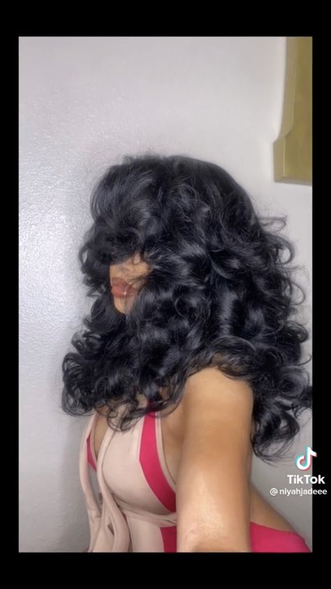 Very Voluminous Hair, Long Puffy Hair, Wavy Puffy Hair, Big Puffy Hair, Big Hair Curls Volume, Bombshell Curls Black Women, Big Poofy Hair, Big Fluffy Hair, Big Hair Curls