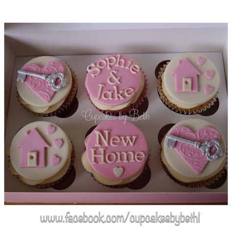 New Home cupcakes | Cupcakes by Beth | Flickr Welcome Home Cakes, Housewarming Cake, Cupcakes Fondant, Unique Cupcakes, Fondant Cupcake Toppers, House Cake, Best Chocolate Cake, Cupcake Designs, Fondant Cupcakes