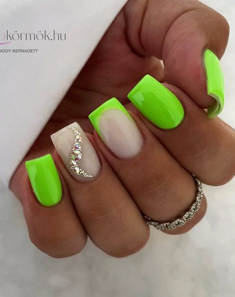 Neon Coral Nails, Lime Nails, Lime Green Nails, Neon Nail Designs, Neon Green Nails, Green Acrylic Nails, Makeup Nails Designs, Black Acrylic Nails, Ombre Nails Glitter