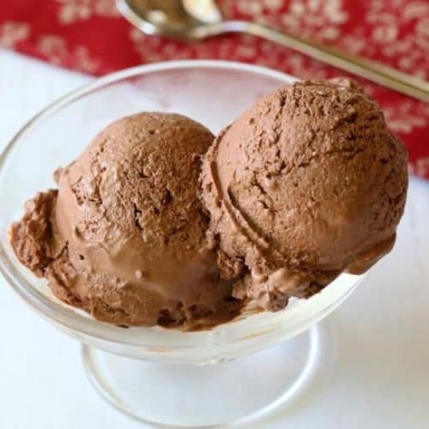 Frozen Yogurt Recipe Healthy, Yogurt Ice Cream Recipe, Chocolate Frozen Yogurt, Yogurt Recipes Healthy, Homemade Frozen Yogurt, Frozen Greek Yogurt, Frozen Yogurt Recipes, Chocolate Yogurt, Yogurt Recipe