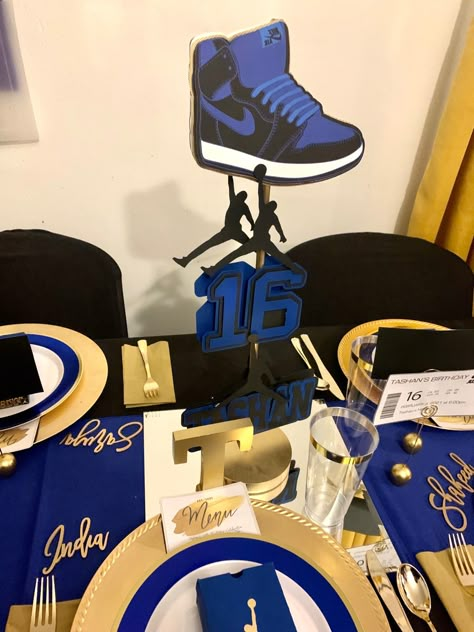 Table Setting Ideas For Birthday Party, Diy Sneaker Ball Centerpieces, Sneaker Ball Party Decorations Men, Jordan Party Centerpieces, Sneaker Graduation Party, Jordan Centerpiece Ideas, Sneakers Centerpiece, Boy 16th Birthday Ideas Decor, Sneakers Party Theme Ideas