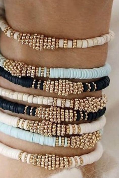 Clay Bead Bracelet Beachy, Neutral Color Bracelets, Diy Beach Bracelets, Heishi Bracelet Ideas Preppy, Beaded Gemstone Bracelets, Neutral Bracelet Stacks, Diy Heishi Bead Bracelet, Heshi Bead Ideas, Heishi Bracelet Diy