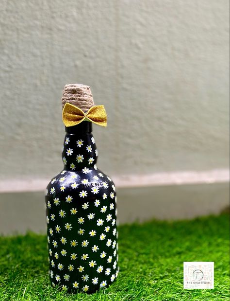 Black Bottle with little sunFlowers 🌼and adding a cute Bow to give a shine⚡️ Beer Bottle Decor, Simple Bottle Art, Mithila Painting, Korea Wallpaper, Pot Art, Flower Pot Art, Basic Mehndi, Black Bottle, Glass Bottle Diy