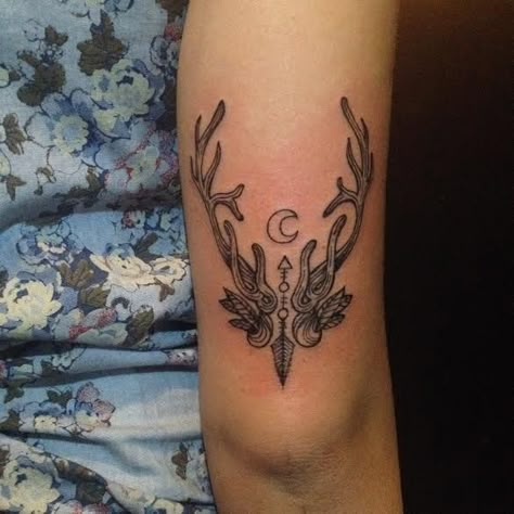 Artemis tattoo! Done by Sarah Gaugler at Snow Tattoo in NYC. Tattoo Ideas Back, Artemis Tattoo, Snow Tattoo, Native Tattoos, Goddess Tattoo, Mythology Tattoos, R Tattoo, Elephant Tattoos, Trendy Tattoos