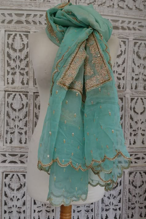 Zardosi Dupatta, Dresses Punjabi, Heavy Suit, Dupatta Design, Bridal Suit, Pakistani Fashion Party Wear, Stole Scarf, Embroidery Suits Design, Suits Design