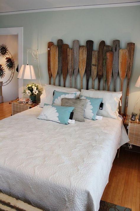 Oar inspired headboard. Do you love boating? If you do then you don’t need to throw away old oars and you can use them as customized headboards instead. Oar Headboard, Creative Headboard, Nautical Room, Nautical Bedroom, Headboard Decor, Beach Room, Headboard Designs, Paddles, Bedroom Themes