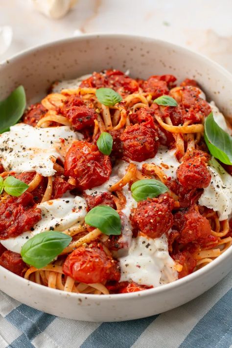 Buratta Recipe, Tomato Burrata Pasta, Pasta Buffet, Burst Tomato, Burrata Pasta, Pasta Noodle Recipe, Meatless Monday Recipes, Creamy Pasta, Healthy Foodie