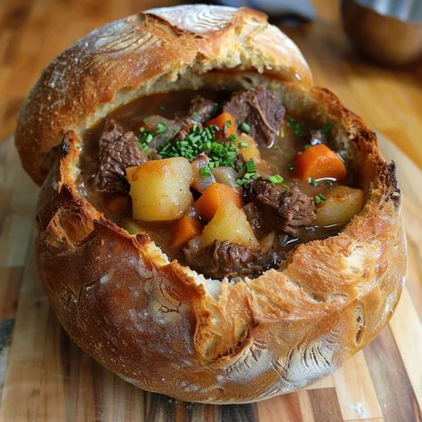 Beef Stew In Bread Bowls, Bread Bowl Ideas, Beef Stew Bread Bowl, Rich Beef Stew, Bread Bowl Recipe, Edible Bowl, Classic Beef Stew, Cold Weather Food, Bread Bowl