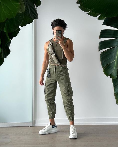 Olive Green Outfit Men, Olive Green Outfit, Gym Outfit Men, Olive Green Pants, Teen Boy Outfits, Green Outfit, Green Pants, Teen Boy, Olive Color