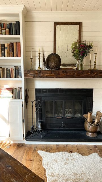 Cottage Core Fireplace, Cottage Core Living Rooms, Library Fireplace, Cottage Fireplace, Victorian Renovation, American Farmhouse Style, Thrifted Home, Flea Market Decorating, Cottages And Bungalows