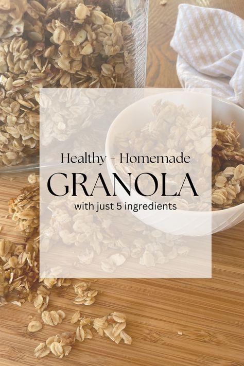 With just 5 ingredients, this granola recipe is super easy to customize and will become your go-to granola recipe. Perfectly sweet and chewy with just the right amount of crunch. Its fantastic eaten plain or on top of your favorite yogurt. Oat Granola Recipe Healthy, Gronala Recipes Easy, Gronala Recipes, Oat Granola Recipe, Making Granola, Diy Granola, Healthy Homemade Granola Recipe, Granola Homemade, Healthy Homemade Granola