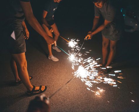 4th Of July With Friends, Fourth Of July Aesthetic, Firework Party, Patriotic Photos, Lotr Party, July Aesthetic, Sparklers Fireworks, Fire Work, Photoshoot Creative