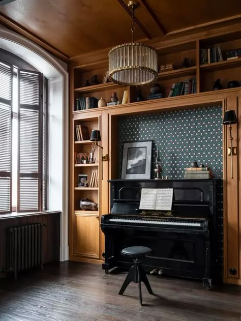 10 Ways To Decorate Around A Piano Piano Room Design, Corner Gallery Wall, Piano Room Decor, Piano Living Rooms, Moscow Apartment, Piano Wall, Piano Decor, Piano Room, Decor Essentials