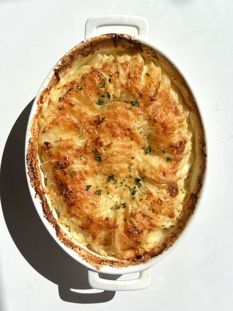 Potato Gratin Mashed Potato Gratin, Creamed Potatoes, Potatoes Au Gratin, Potato Gratin, Potato Side Dishes, How To Cook Potatoes, Cheesy Potatoes, Dessert Dishes, Sliced Potatoes