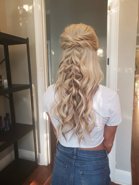 Pull Back Wedding Hairstyles, Fishtail Wedding Hair Half Up, Made Of Honor Hairstyles Half Up, Fishtail Formal Hair, Half Up Half Down Hair Fishtail, Half Up Half Down Wedding Hair Fishtail, Bridesmaid Hair Fishtail, Fishtail Half Up Half Down Wedding, Fishtail Prom Hair