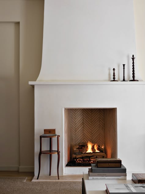 Window Over Fireplace, Fireplace In Dining Room, European Fireplace, Northern House, Rural Homestead, Den Fireplace, Lakeview House, Plaster Fireplace, Stucco Fireplace