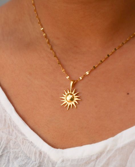 Christmas Moodboard, Pretty Neck, Necklace Drawing, Sunshine Necklace, Fancy Jewelry Necklace, Pretty Jewelry Necklaces, Diamond Fashion Jewelry, Sun Necklace, Silver Jewelry Design