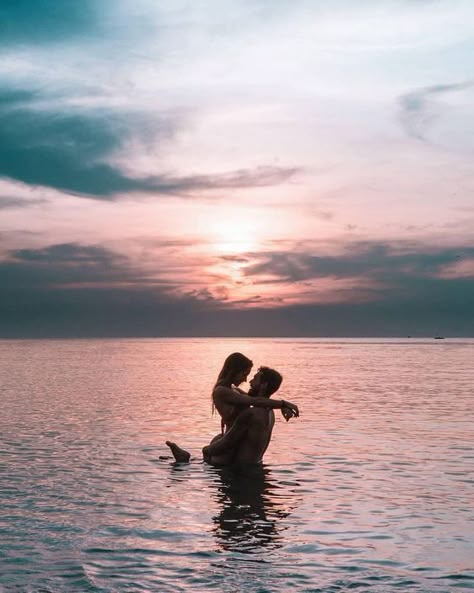 Couple Beach Pictures, Shotting Photo, Foto Tips, Goals Pictures, Foto Poses, Cute Couples Photos, Relationship Goals Pictures, Trik Fotografi, Photo Couple