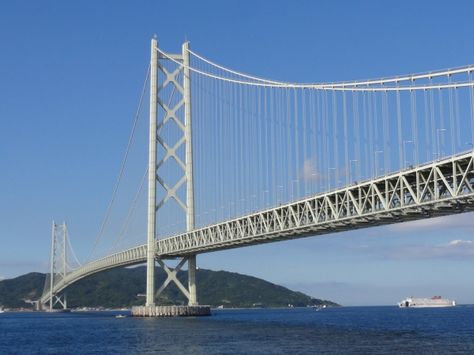 Akashi Kaikyo Bridge in Kobe, Japan, is the longest-spanning bridge in the world at nearly 2 kilometers. Bridges Architecture, Awaji Island, Steel Bridge, Famous Bridges, Island Destinations, Suspension Bridge, Destination Voyage, Best Love Quotes, Travel News