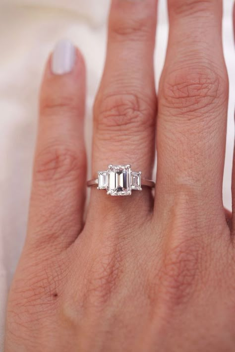 Cheap Wedding Rings, Emerald Ring Engagement Diamond, The Bling Ring, Rings Ideas, Wedding Ring Styles, Cool Wedding Rings, Elegant Engagement Rings, Flower Engagement Ring, Cushion Cut Engagement Ring