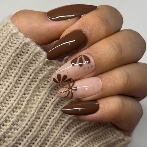 Fall Brown Nails With Design, Fall Nails Gel X Almond, Thanksgiving Nails Design Fall Almond, Black And Brown Nail Ideas, Chocolate Colored Nails, Nails 2024 Fall Trends, Level 1 Nail Art, Brown Nails With Flowers, Subtle Holiday Nails