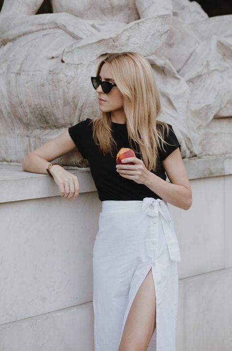 Kasia Tusk, Minimal Chic Style, T Shirt Skirt, Daily Moments, Guess Sunglasses, Polished Style, Button Up Skirts, Kevin Murphy, Look Of The Day