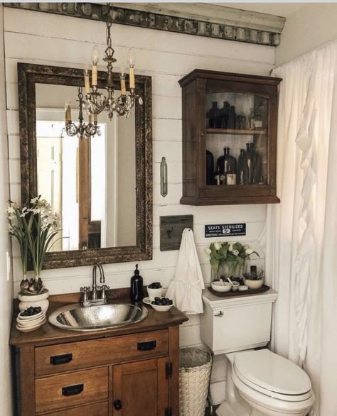 Rustic Bathroom Ideas, Muebles Shabby Chic, Brown Bathroom Decor, Rustic Farmhouse Bathroom, Brown Bathroom, Rustic Bathrooms, Chic Bathrooms, Farmhouse Bathroom Decor, Rustic Bathroom