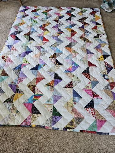 Zig Zag Quilt Chevron Quilts, Zig Zag Quilt, Chevron Quilt, Crochet Knitting, Quilt Sewing, Zig Zag, Sewing Tutorials, Written By, Quilt Patterns