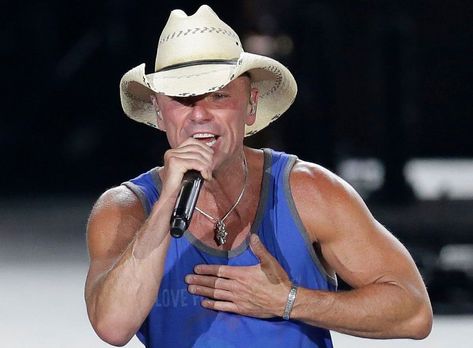 Kenny Chesney Quotes, Kenny Chesney Concert, Music Facts, Kenney Chesney, Top Country Songs, Tim And Faith, Hot Country Songs, Country Music News, Country Hits