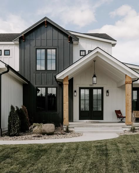 Two Toned Farmhouse Exterior, Two Tone Dark Exterior House Colors, Two Toned Homes Exterior, Black White And Cedar House Exterior, Black And White Home Exterior Ideas, Two Toned House Exterior, Dark House Exterior Colors, Black And White Modern Farmhouse Exterior, Two Tone Siding Exterior