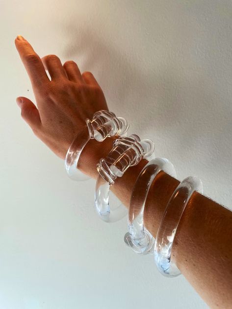 CHOFA - Etsy Denmark Clear Acrylic Jewelry, Clear Bangles, Acrylic Bangles, Transparent Jewelry, Clear Bracelet, Acrylic Accessories, Dope Jewelry Accessories, Clear Jewelry, Acrylic Bracelet