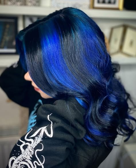 Electric Rockabilly Blue stripes 💙⚡️ @on.edge_cuts have got that Halloween energy! #manicpanic #manicpanicprofessional #hair #haircare #hairstylist #hairinspo #healthyhair #hairstyles #hairsalon #crueltyfreebeauty #haircolor #veganhair #crueltyfreehairdye #saloninternational #saloncolour @creativeheadmag @prohairmag @hairdressersjournal @sallybeautyuk @salonservicesuk @astonandfincher @salonsdirect @adelprohairbeauty @salon_int Black And Electric Blue Hair, Blue Chunky Highlights, Electric Blue Hair, Bright Blue Hair, Hair Stripes, Chunky Highlights, Formal Makeup, Blue Highlights, Vegan Hair