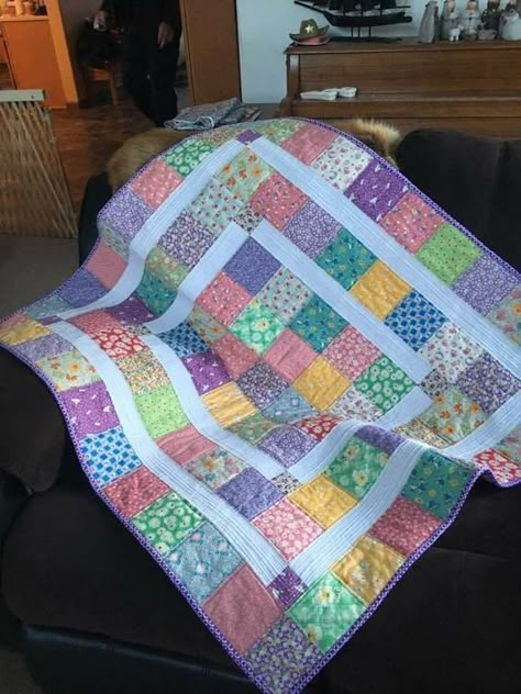 Easy Quilt For Beginners, Quick Quilt Patterns Free, Strip Quilts Ideas, Simple Baby Quilt Patterns, Square Quilt Patterns Easy, 10 Inch Square Quilt Patterns Free, Basic Quilt Patterns, Baby Quilts Easy, Crib Quilt Pattern