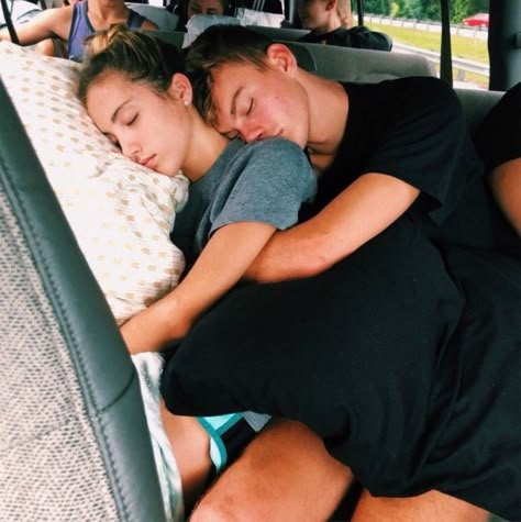 Photos Couple Mignon, Halloween Costume Couple, Couple Tumblr, Couple Goals Teenagers, Goals Pictures, Foto Poses, Boyfriend Goals, Cute Couples Photos, Relationship Goals Pictures