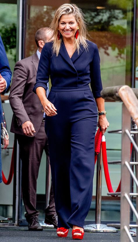 Peppy Style, Princess Maxima, Maxima Queen, Red Frock, Female Entrepreneurship, Royal Portraits, Bright Dress, Queen Máxima Of The Netherlands, Outfits Dresses