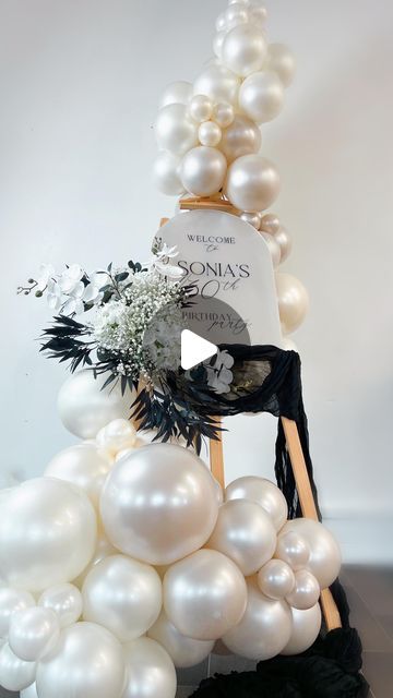 Black And White Birthday Theme Decoration, Black Balloon Decor, Elegant 30th Birthday Party, Black And White Birthday Theme, Black And White Themed Party, Themed 30th Birthday Party, Neutral Balloons, 30th Birthday Balloons, Black And White Balloons