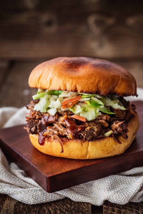 Crock Pot Sandwiches, Crockpot Shredded Beef, Short Rib Sandwich, Sugar Free Barbecue Sauce, Slow Cooker Shredded Beef, Rib Sandwich, Bbq Short Ribs, Shredded Beef Tacos, Gluten Free Buns