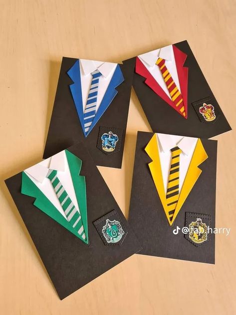 Diy Gifts For Potterheads, Harry Potter Items Diy, Harry Potter Card Ideas, Harry Potter Paper Crafts, Diy Harry Potter Gifts, Harry Potter Diy Gifts, Harry Potter Gift Ideas Diy, Harry Potter Origami, Tort Harry Potter