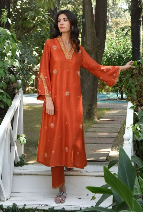 Orange Dupatta, Long Blouse Designs, Silk Kurti Designs, Dori Work, Desi Dress, Embroidery Fashion Detail, Latest Dress Design, Womens Trendy Dresses, Fancy Sarees Party Wear