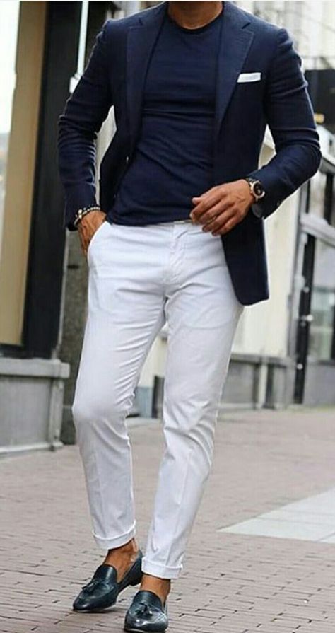 Terno Slim Fit, Dark Blue Blazer, Blazer Outfits Men, White Chinos, White Jeans Men, Mens Fashion Blazer, Mens Fashion Smart, Mens Fashion Casual Outfits, Mens Fashion Suits