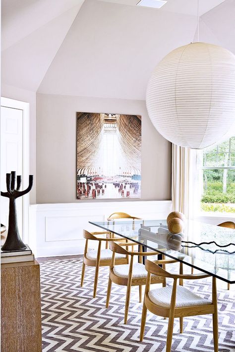 Modern dining room design in neutral tones featuring a tan and white chevron area rug, light wood wishbone chairs, a glass top table, and a large paper lantern chandelier - Dining Room Ideas & Decor Modern Glass Dining Table, Rooms Ideas, Hamptons House, Boho Modern, The Dining Room, Dining Room Inspiration, Inspiring Spaces, Design Del Prodotto, Glass Dining Table