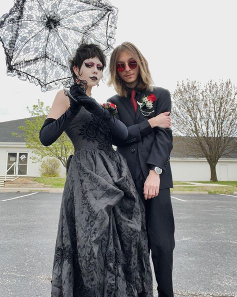 Punk Prom Dress Grunge, Alternative Prom Dresses Goth, Prom Dress Alt, Trad Goth Prom, Elder Emo Wedding, Edgy Prom Dress, Edgy Prom, Alt Prom, Goth Prom Dresses