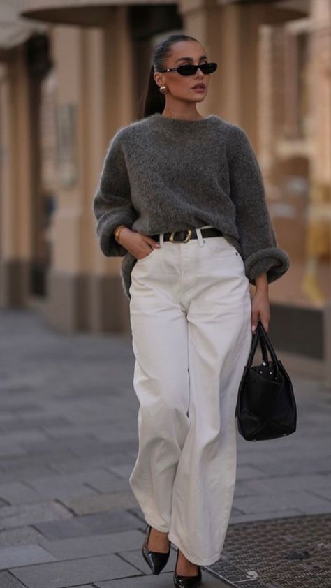 White Trousers Outfit Winter, White Trousers Outfit Classy, White Trousers Outfit, Ripped Jeans Look, Winter Date Night Outfits, Trouser Outfit, Business Chic, Chic Fall Outfits, White Trousers