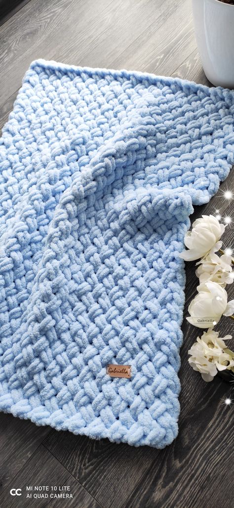 Puffy Deka, Alize Puffy, Curly Hair Photos, Handmade Stuff, Gray Blanket, Blue Blanket, Merino Wool Blanket, Curly Hair, Crochet Blanket