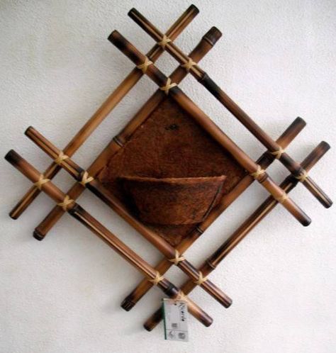 bamboo craft projects | DIY bamboo wall decor ideas - 2 craft projects with bamboo sticks Diy Bamboo Wall, Bamboo Furniture Diy, Bamboo Wall Decor, Diy Bamboo, Bamboo Diy, Bamboo Planter, Desk Diy, Bamboo Decor, Bamboo Art