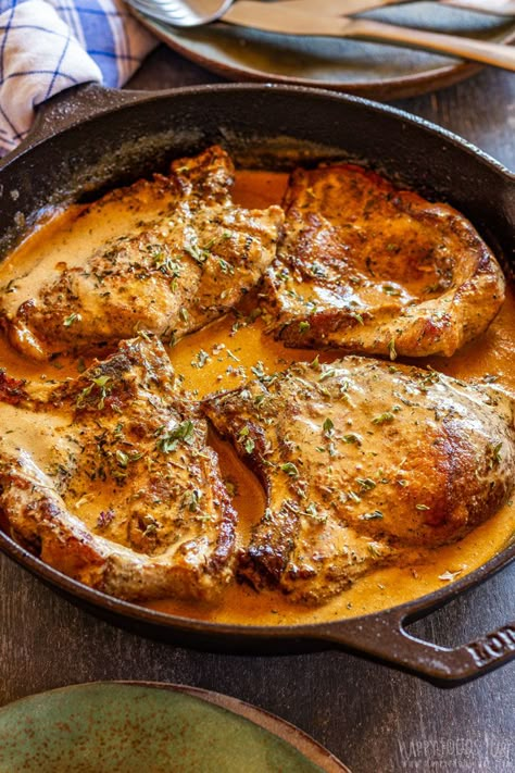 Cast iron pork chops with sauce Pork Chop Recipes Cast Iron, Chicken Spinach Artichoke Casserole, Iron Skillet Pork Chops, Cast Iron Steak Oven, Cast Iron Pork Chops, Pork Steak Marinade, Spinach Artichoke Casserole, Pork Chops Instant Pot, Cast Iron Recipes Dinner