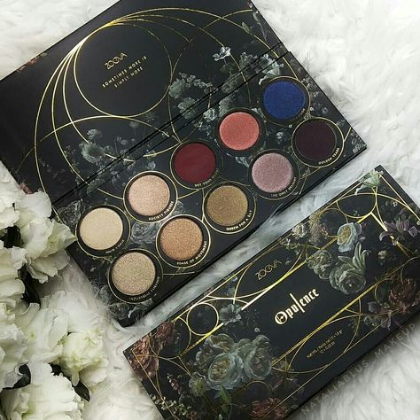 Gothic Makeup Palette, Gothic Eyeshadow Palette, Goth Eyeshadow Palette, Witchy Makeup, Makeup Shopping, Makeup Package, Swag Makeup, Unique Makeup, Makeup Palettes