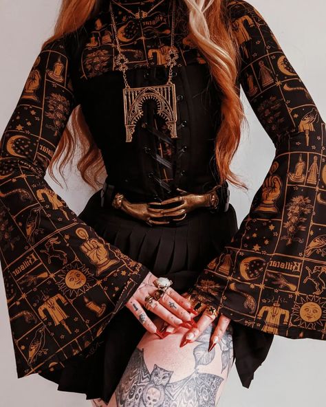 I am absolutely in love with this little Autumn witchy fit 🧡🧹🍁🌰🍂 Folk Horror is my absolute favourite and this @killstar collection is absolutely perfect. As much as I love wearing black I do love a warm orange tone...and ofc red. Top and boots @killstar Bodice @churchofsanctus Skirt @marywyatt Hand belt @la_femme_en_noir_ Arch necklace @petalsandpoison KLLSYM15 for 15% off✨ 21 Birthday Outfit, Regular Outfits, Witchy Cottage, Autumn Core, Folk Horror, Witchy Outfits, Ethereal Elegance, Orange Tone, 21 Birthday