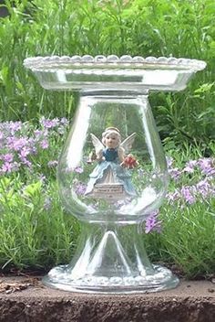 Do you want to attract birds to your garden? Why not provide them a space to bath? Here are 30 DIY bird bath ideas that will make a fun family project. Glass Bird Baths Yard Art, Diy Bird Bath Ideas, Bird Bath Ideas, Glassware Garden Art, Glass Bird Bath, Yard Art Crafts, Backyard Gardens, Garden Totem, Teacup Crafts